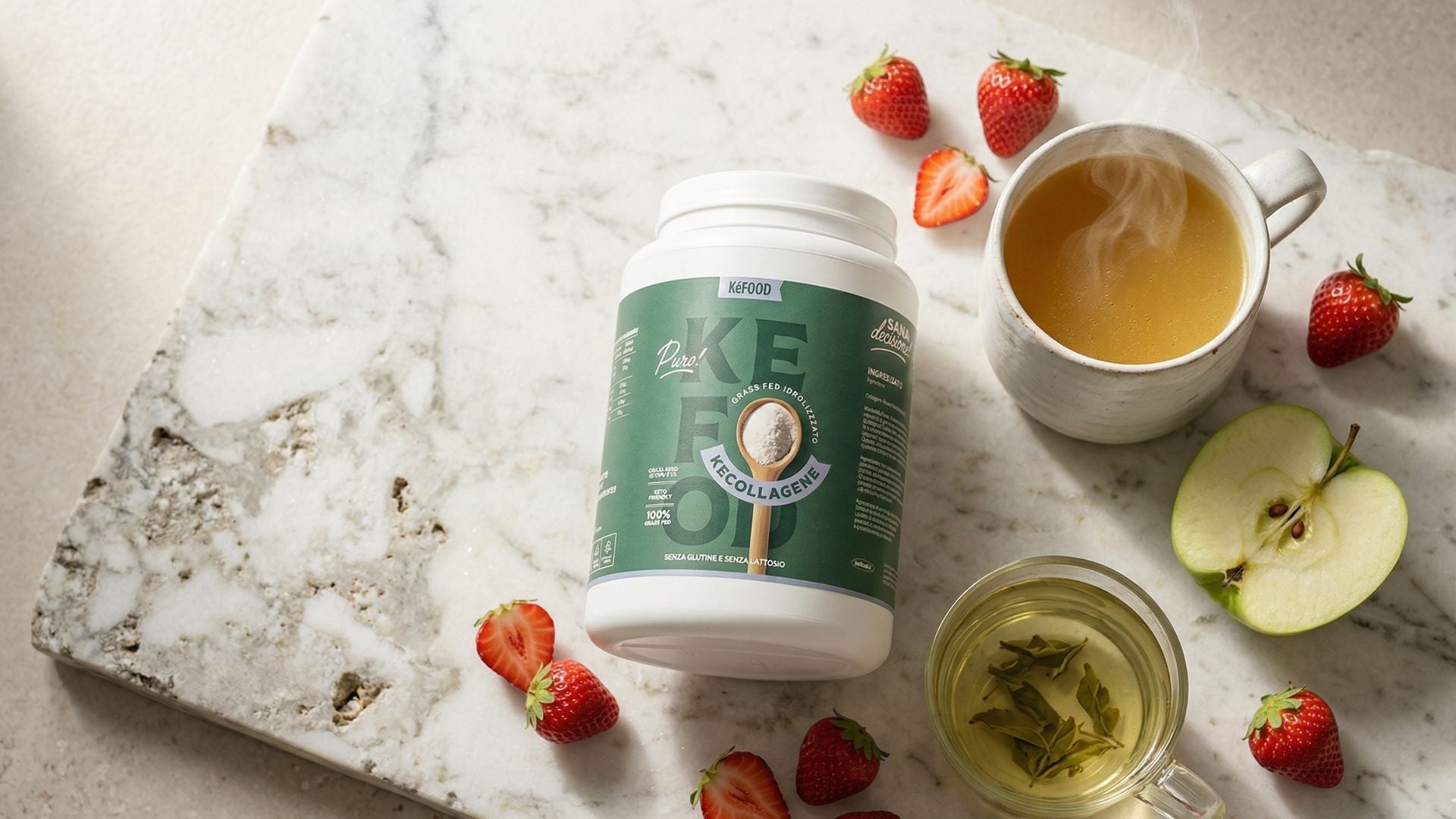 Come riparare l'intestino in 30 giorni: collagene kefood, brodo di ossa, mela, tè verde e fragole sul piano di marmo
