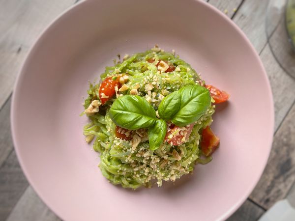 spaghetti in crema di avocado con noci ketofood