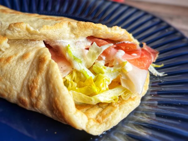 Piadina con pizza ketofood low card dieta cheto
