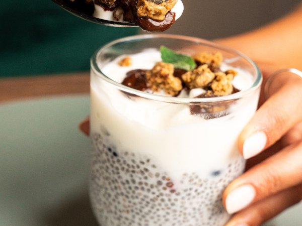 Chia pudding con frutti rossi