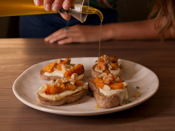 Crostini con taleggio e zucca al forno