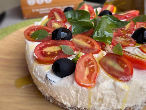 Cheesecake salata con crackers