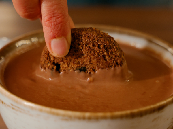 Cioccolata calda low carb con collagene