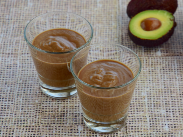 Frullato cremoso cioccolato e avocado