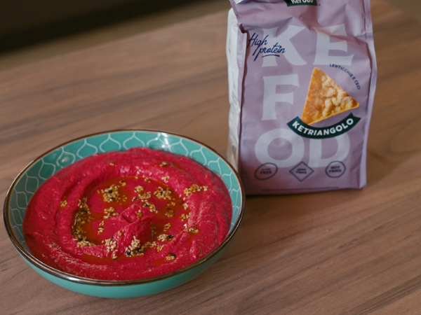 Hummus di ceci e barbabietola con salsina al sesamo