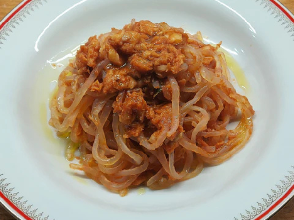 Spaghetti with fish sauce