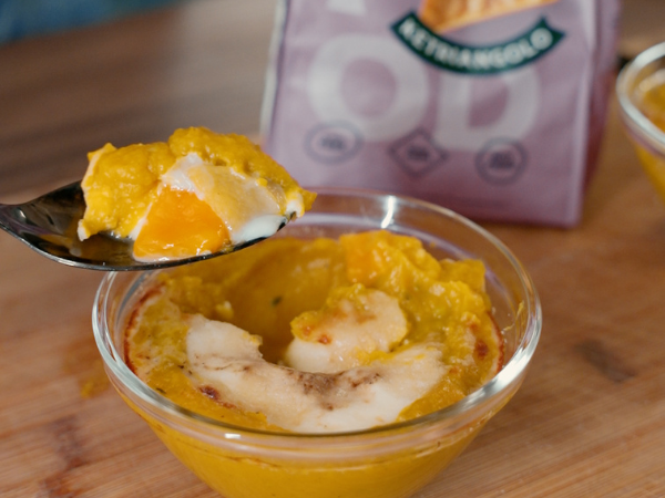 Uovo al forno su crema di zucca vellutata