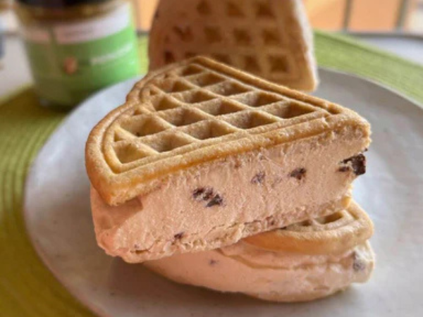 Waffle gelato alla crema di pistacchio (o di nocciole)