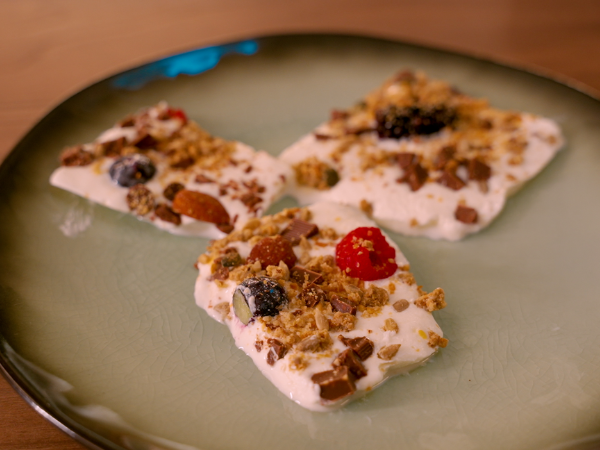 Yogurt bark proteico