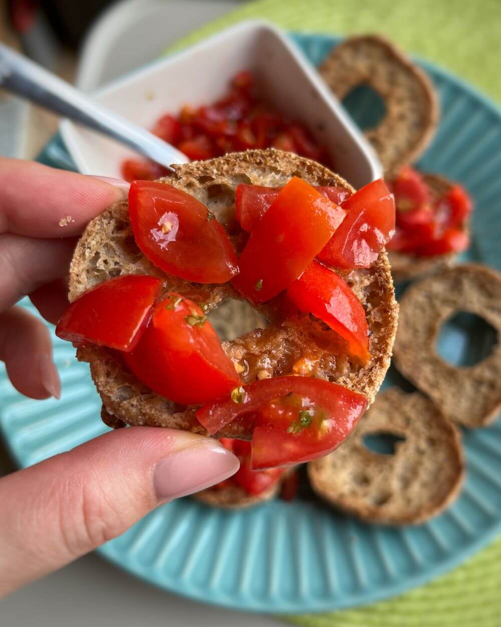 friselle cheto con olio e pomodorini - ketofood
