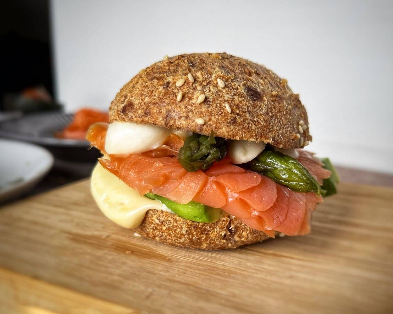 come fare panino cheto e low carb con salmone e avocado ketofood