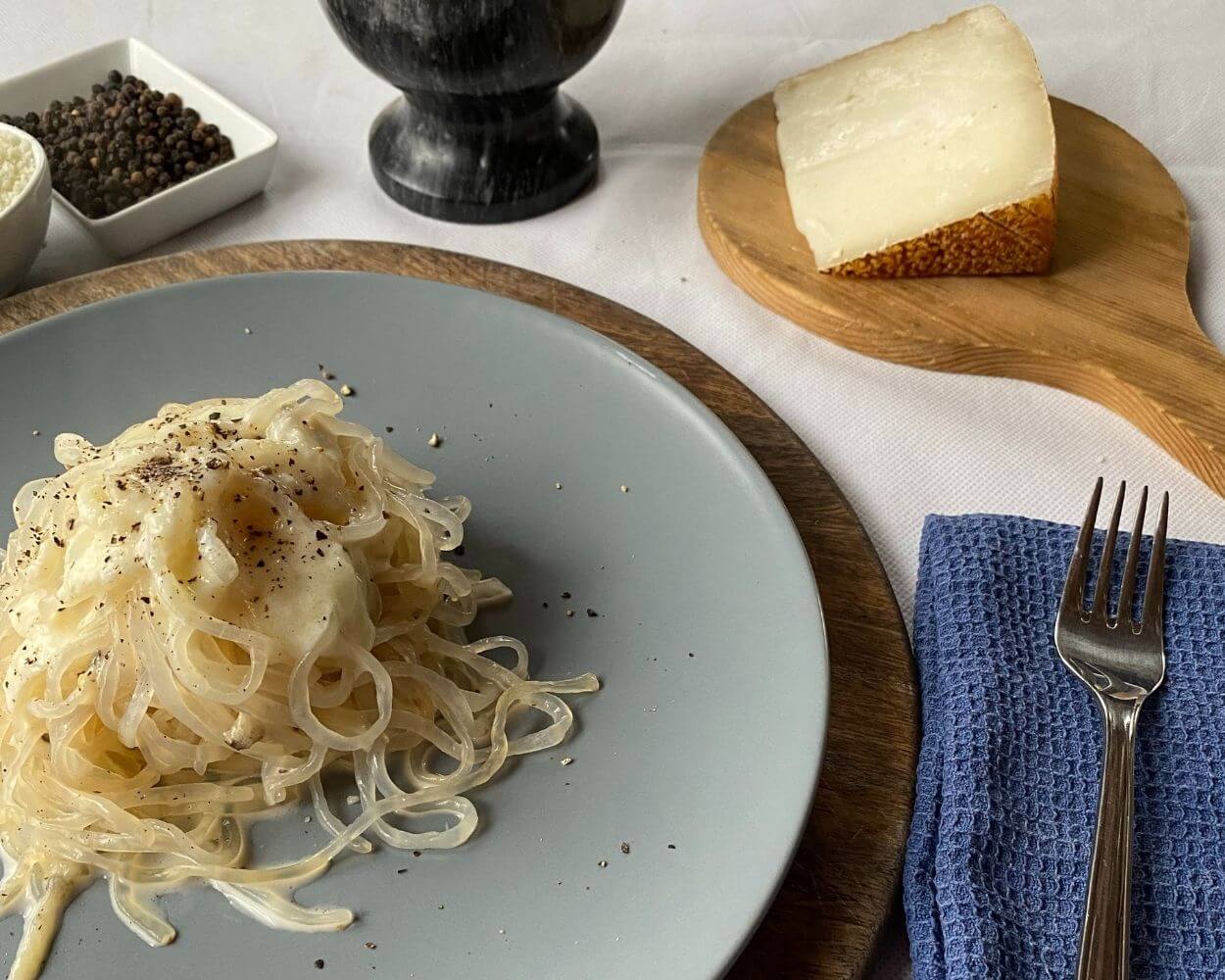 spaghetti ketofood cacio e pepe