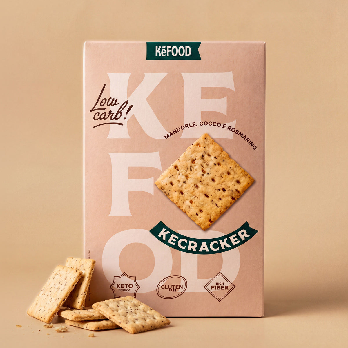 Confezione Kecracker, cracker keto a mandorle cocco e rosmarino, con cracker appoggiati alla scatola