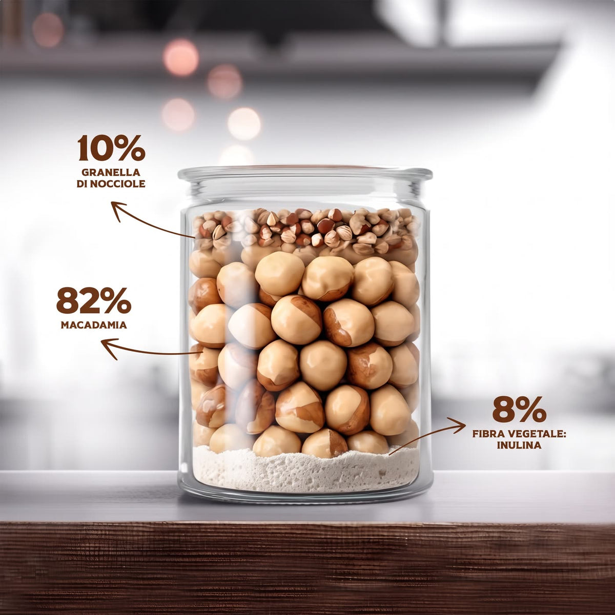Barattolo trasparente con le proporzioni della ricetta KeMacadamia: 82% macadamia, 10% granella di nocciole, 8% fibra vegetale inulina