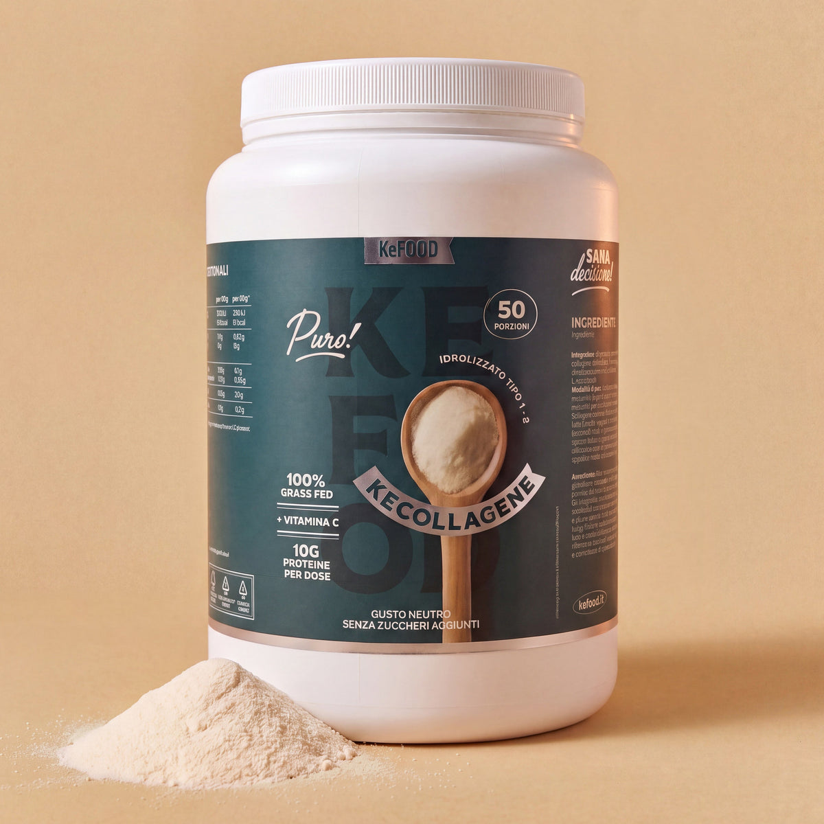 Barattolo di Kecollagene Grass Fed Kefood da 500 g, collagene idrolizzato tipo 1-2 con vitamina C, con un mucchietto di polvere su fondo sabbia